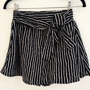 😎 Silence + Noise striped tie shorts 🔥